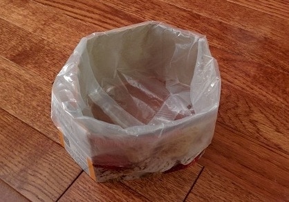cardboard-covered-in-plastic-bag diy collapsible dog bowl